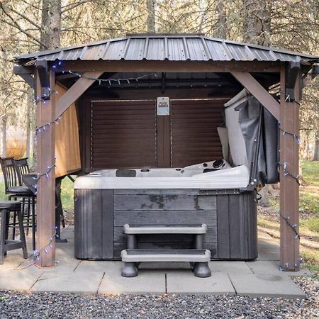 Rustic Cozy Cabin With Hot Tub Bragg Creek Eksteriør billede
