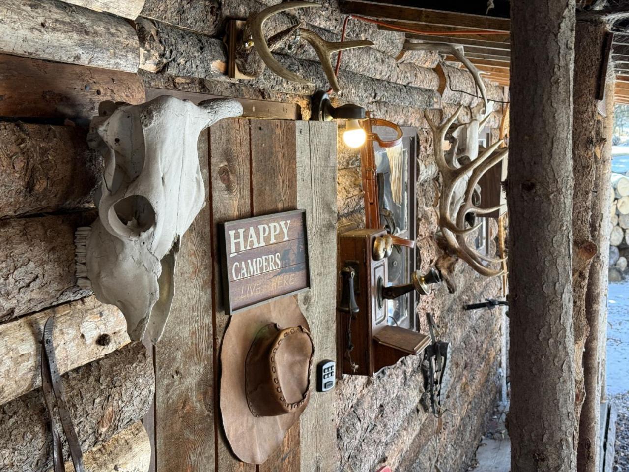 Rustic Cozy Cabin With Hot Tub Bragg Creek Eksteriør billede