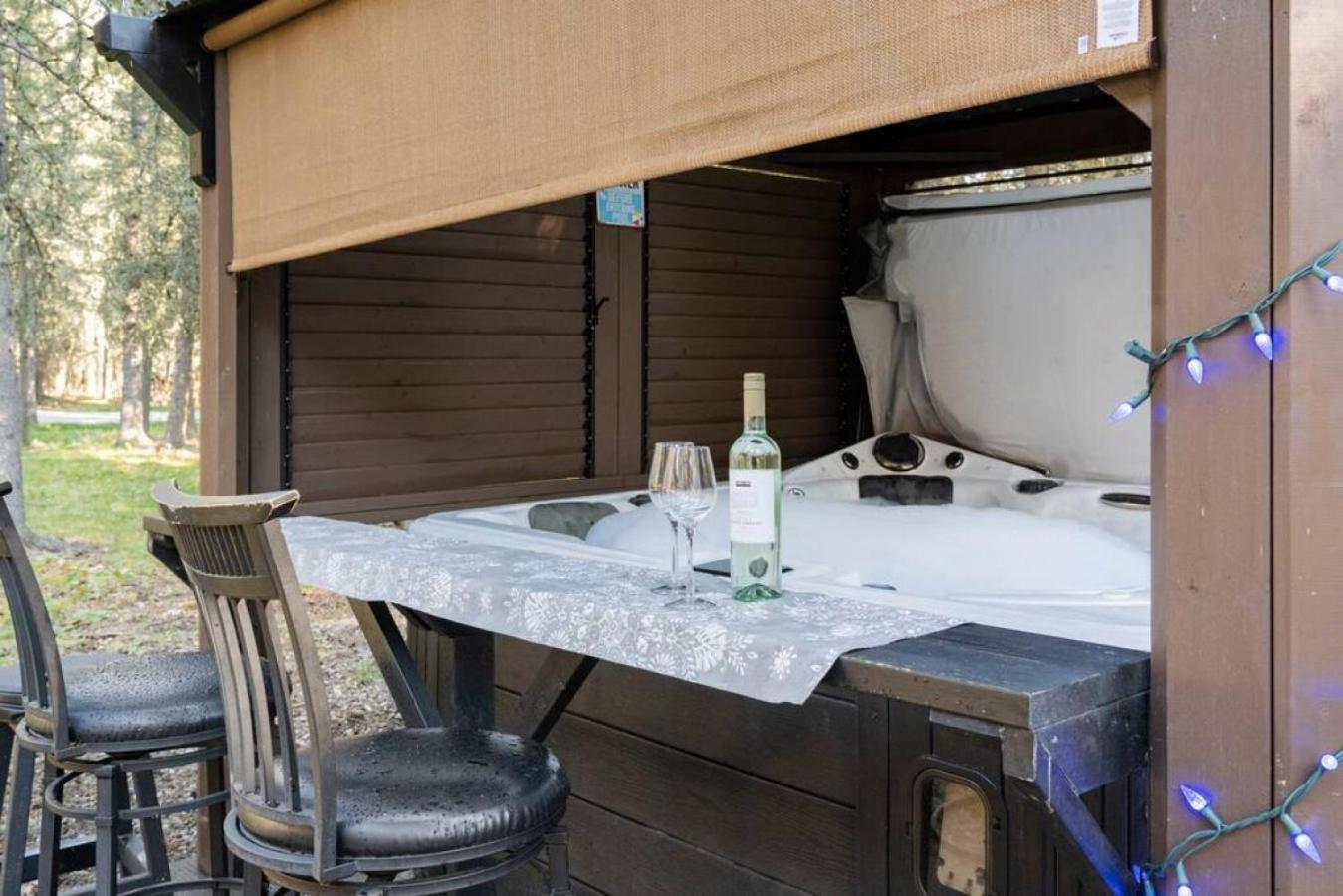 Rustic Cozy Cabin With Hot Tub Bragg Creek Eksteriør billede