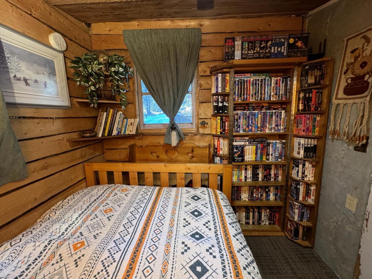 Rustic Cozy Cabin With Hot Tub Bragg Creek Eksteriør billede