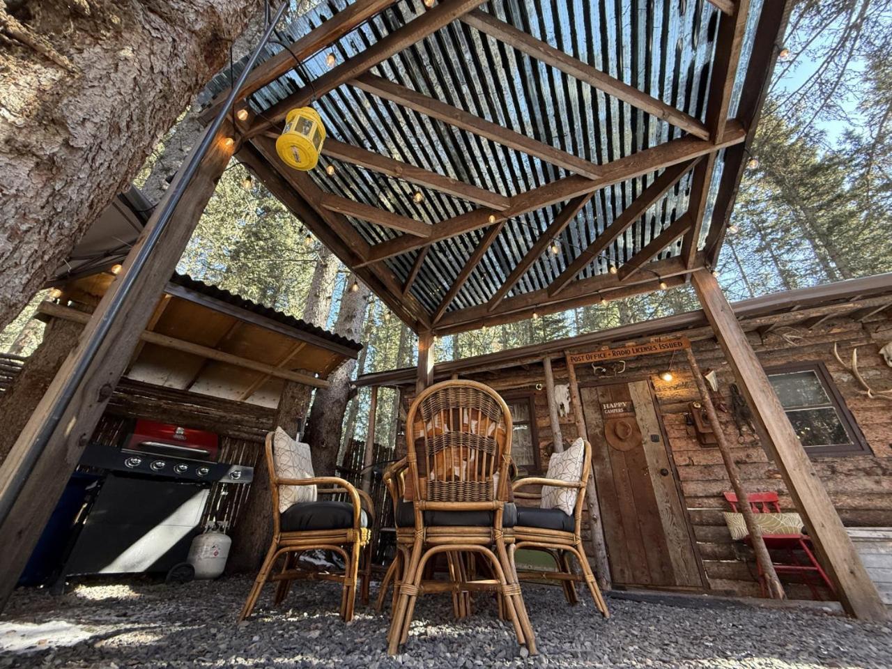 Rustic Cozy Cabin With Hot Tub Bragg Creek Eksteriør billede