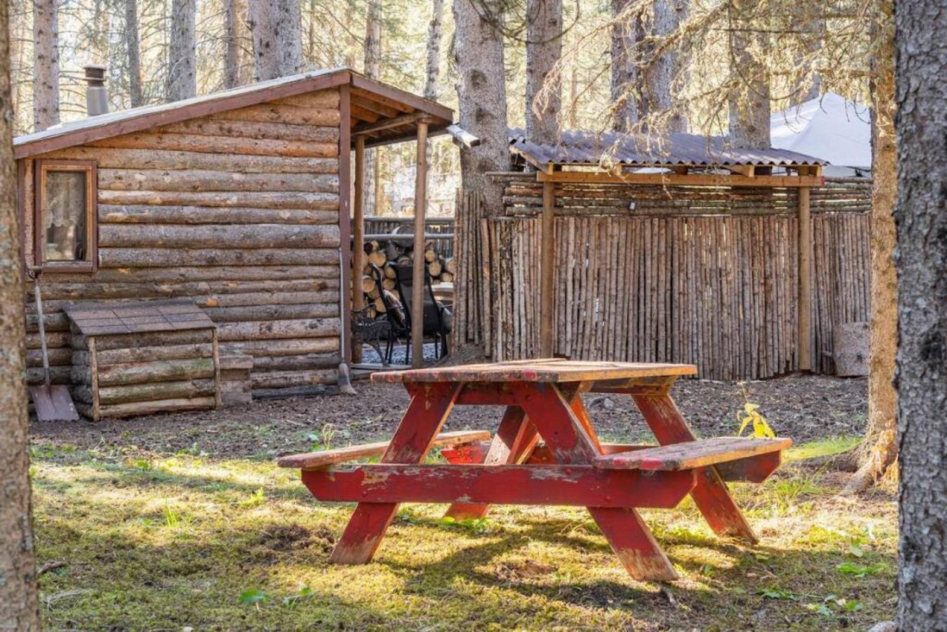 Rustic Cozy Cabin With Hot Tub Bragg Creek Eksteriør billede