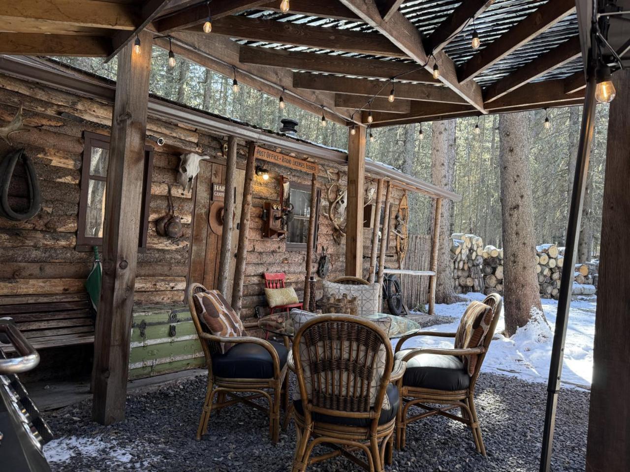 Rustic Cozy Cabin With Hot Tub Bragg Creek Eksteriør billede